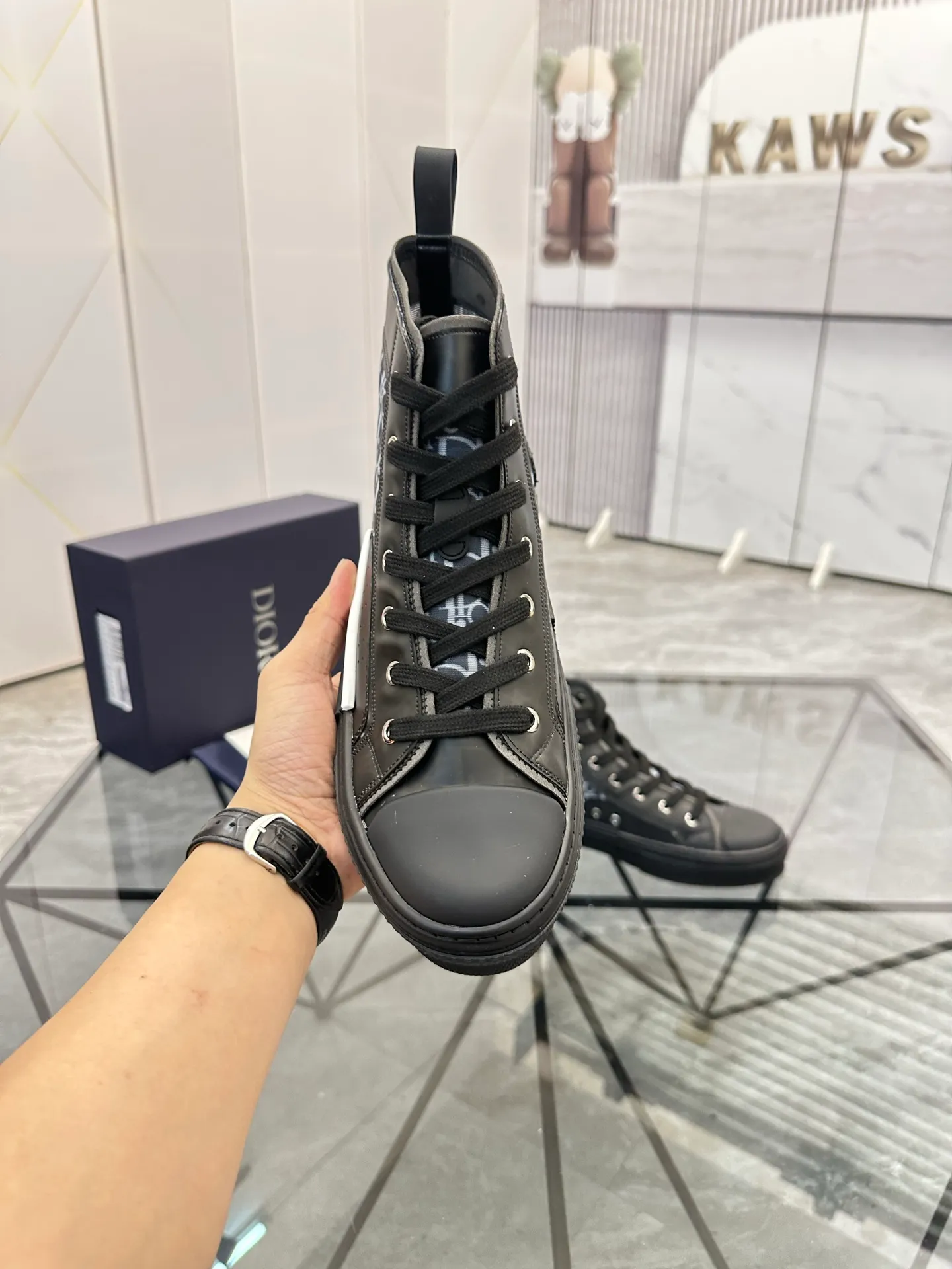 Selling men's shoes 💰: 💰P440¥ Product trademark: Dio* "Dior*" high-top casual shoes Regular size: 36-45 (can be customized to 46) Couple style B23 Product materials: Upper imported original fabric, breathable lining, original outsole. No.: 007